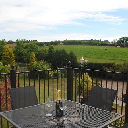 Upside Down House - Sleeps Up To 6 Guests - Great For Family And Friends Gatherings,Corporate Events ,Near Sherwood Forest At Fairview Farm In Nottingham Set In 88 Acres Ngoại thất bức ảnh