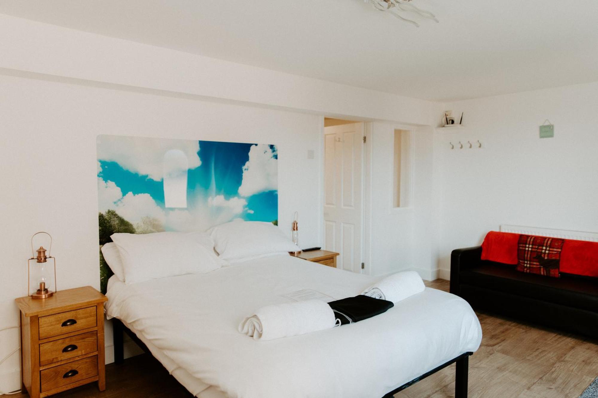 Upside Down House - Sleeps Up To 6 Guests - Great For Family And Friends Gatherings,Corporate Events ,Near Sherwood Forest At Fairview Farm In Nottingham Set In 88 Acres Ngoại thất bức ảnh