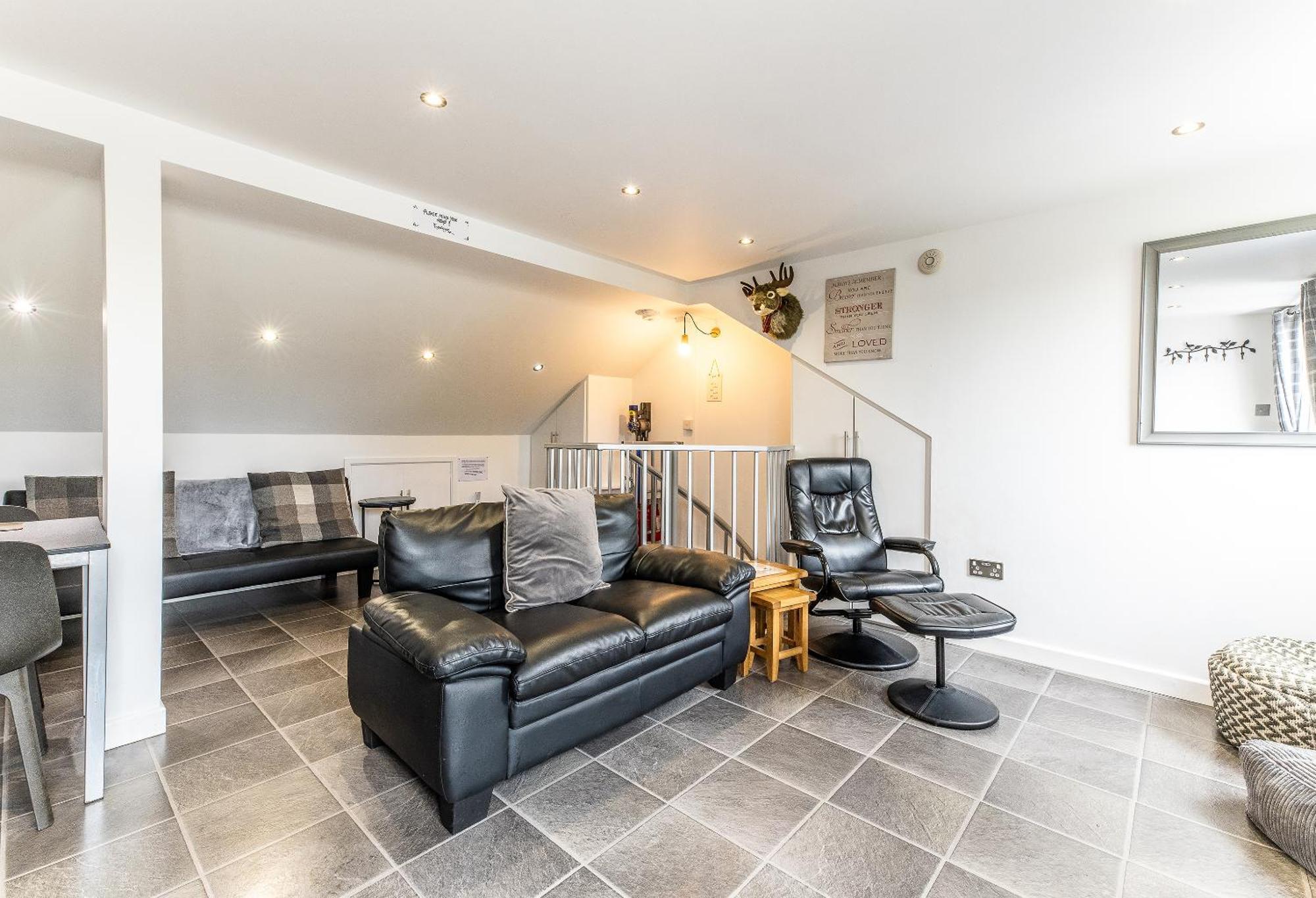 Upside Down House - Sleeps Up To 6 Guests - Great For Family And Friends Gatherings,Corporate Events ,Near Sherwood Forest At Fairview Farm In Nottingham Set In 88 Acres Ngoại thất bức ảnh
