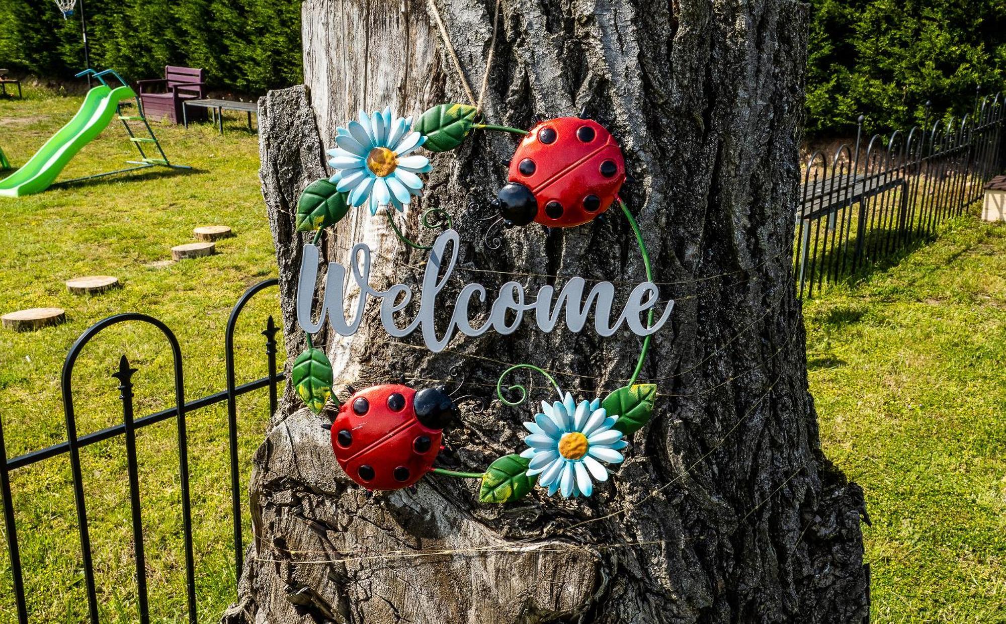 Upside Down House - Sleeps Up To 6 Guests - Great For Family And Friends Gatherings,Corporate Events ,Near Sherwood Forest At Fairview Farm In Nottingham Set In 88 Acres Ngoại thất bức ảnh