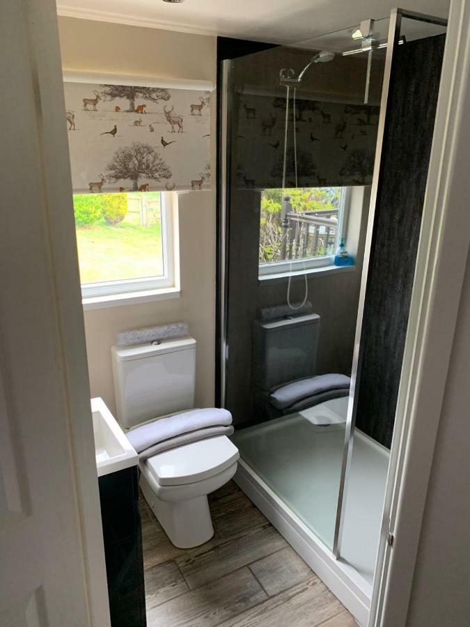 Upside Down House - Sleeps Up To 6 Guests - Great For Family And Friends Gatherings,Corporate Events ,Near Sherwood Forest At Fairview Farm In Nottingham Set In 88 Acres Ngoại thất bức ảnh